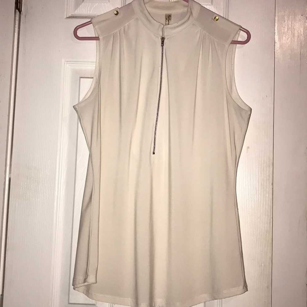 Sleeveless shirt